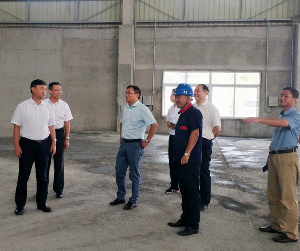 集團公司黨委委員、股份公司黨委書記、總經(jīng)理蔣培進到矸石項目部...