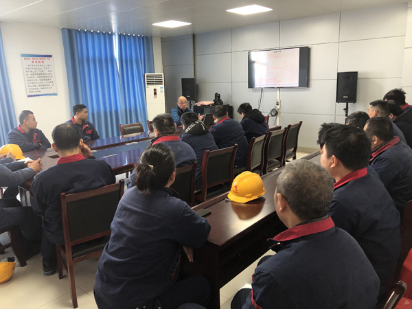 建材公司開(kāi)展砌塊車(chē)間設(shè)備專(zhuān)題培訓(xùn) 建材公司開(kāi)展砌塊車(chē)間設(shè)備專(zhuān)題培訓(xùn)