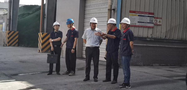 集團(tuán)公司黨委委員、股份公司黨委書記、總經(jīng)理蔣培進(jìn)到建材公司調(diào)研