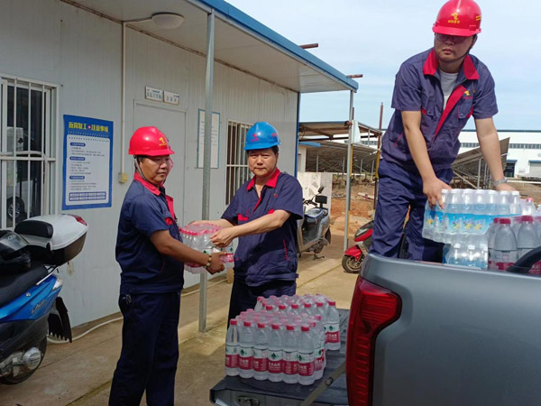 第二建筑工程事業(yè)部認(rèn)真做好防暑降溫工作 第二建筑工程事業(yè)部認(rèn)真做好防暑降溫工作